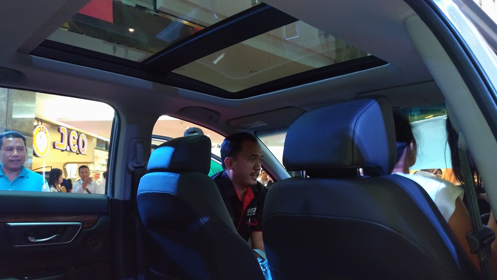 All New Honda CR-V semakin luas dengan hadirnya Power Panoramic Sunroof