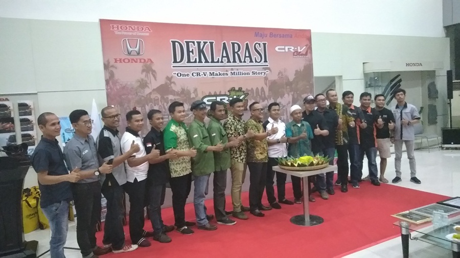 Komunitas-komunitas roda empat turut hadir dalam deklarasi CCI Chapter Riau